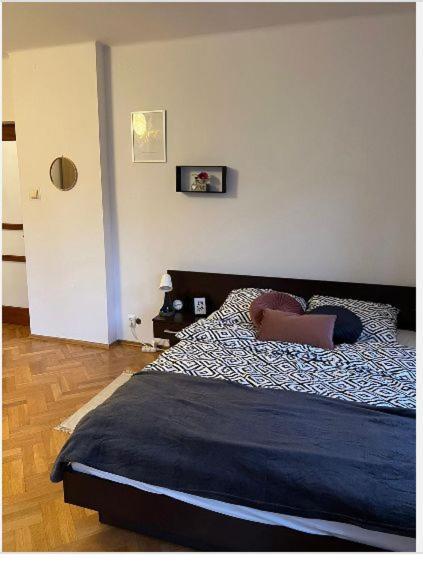 Проживання в сім'ї Cheerful 3 Bedroom House Краків